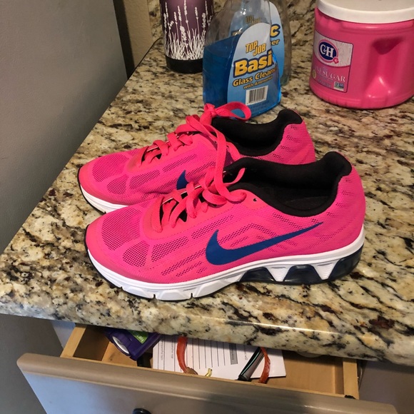 Nike Shoes - Nike Air Max bold speed